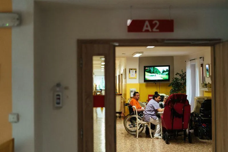 seniorenbetreuung zuhause alltag — Symbolbild zum Ratgeber „Demenz-Diagnose: Die ersten Schritte für die Familie“