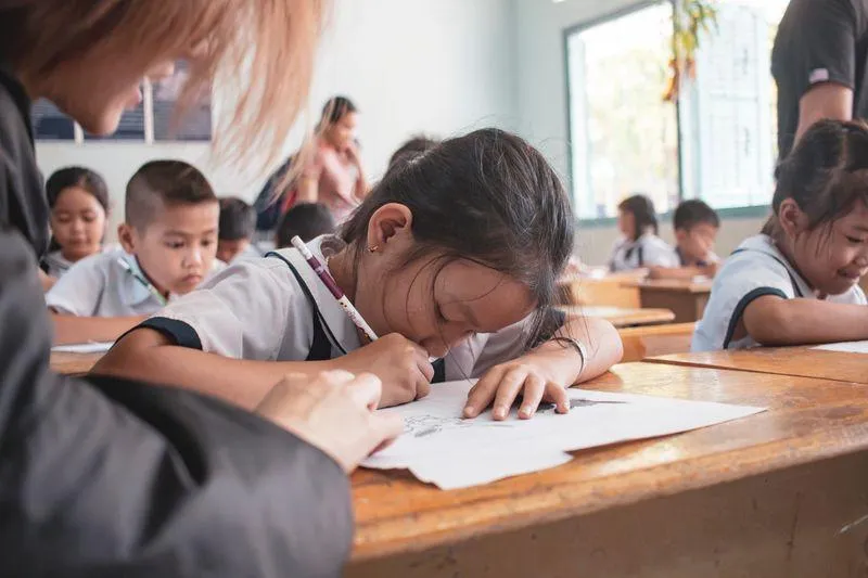 schulbegleitung individuelle begleitung — Symbolbild zum Ratgeber „Kita-Assistenz in Hamburg: Eingliederungshilfe im Kindergarten beantragen“