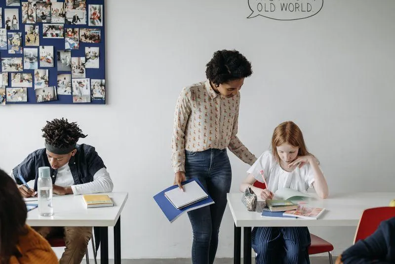 schulbegleitung unterstuetzung: Symbolbild zum Ratgeber „Pflegegrad bei Diabetes Typ 1: Warum Ihr Kind gute Chancen hat und wie Sie sie nutzen“