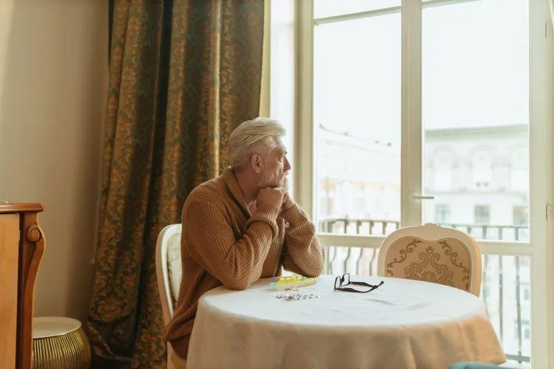seniorenbetreuung zuhause alltag — Symbolbild zum Ratgeber „Pflegereform 2027: Pflegegrad 1 verliert den Entlastungsbetrag“