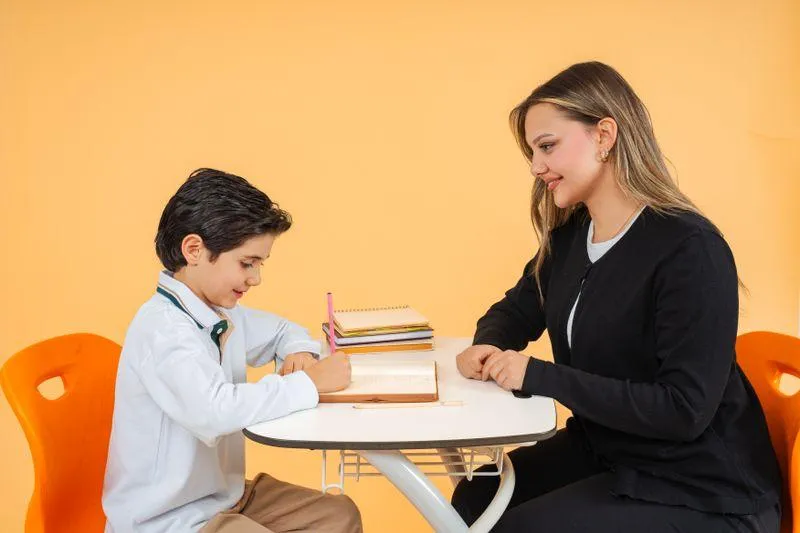 schulbegleitung individuelle begleitung — Symbolbild zum Ratgeber „Schulbegleitung-Träger wechseln: So klappt es auch mitten im Schuljahr“
