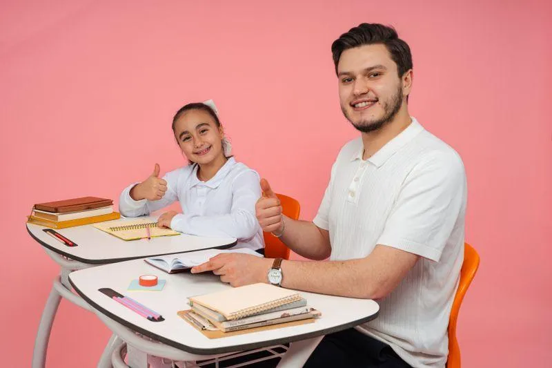 schulbegleitung lernen unterstuetzung — Symbolbild zum Ratgeber „Teilhabeassistenz: Was dahinter steckt, wer Anspruch hat und wie Sie sie bekommen“